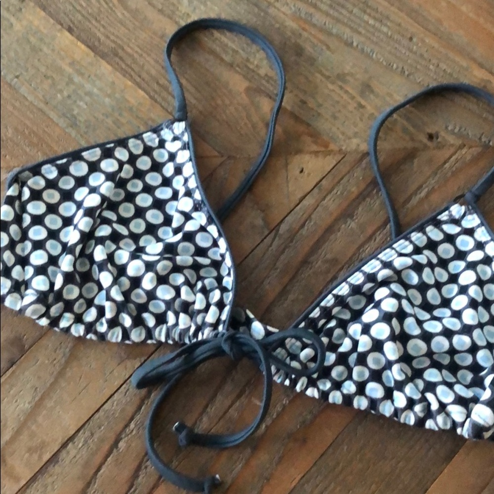 85 Quake. front tie closure bikini top